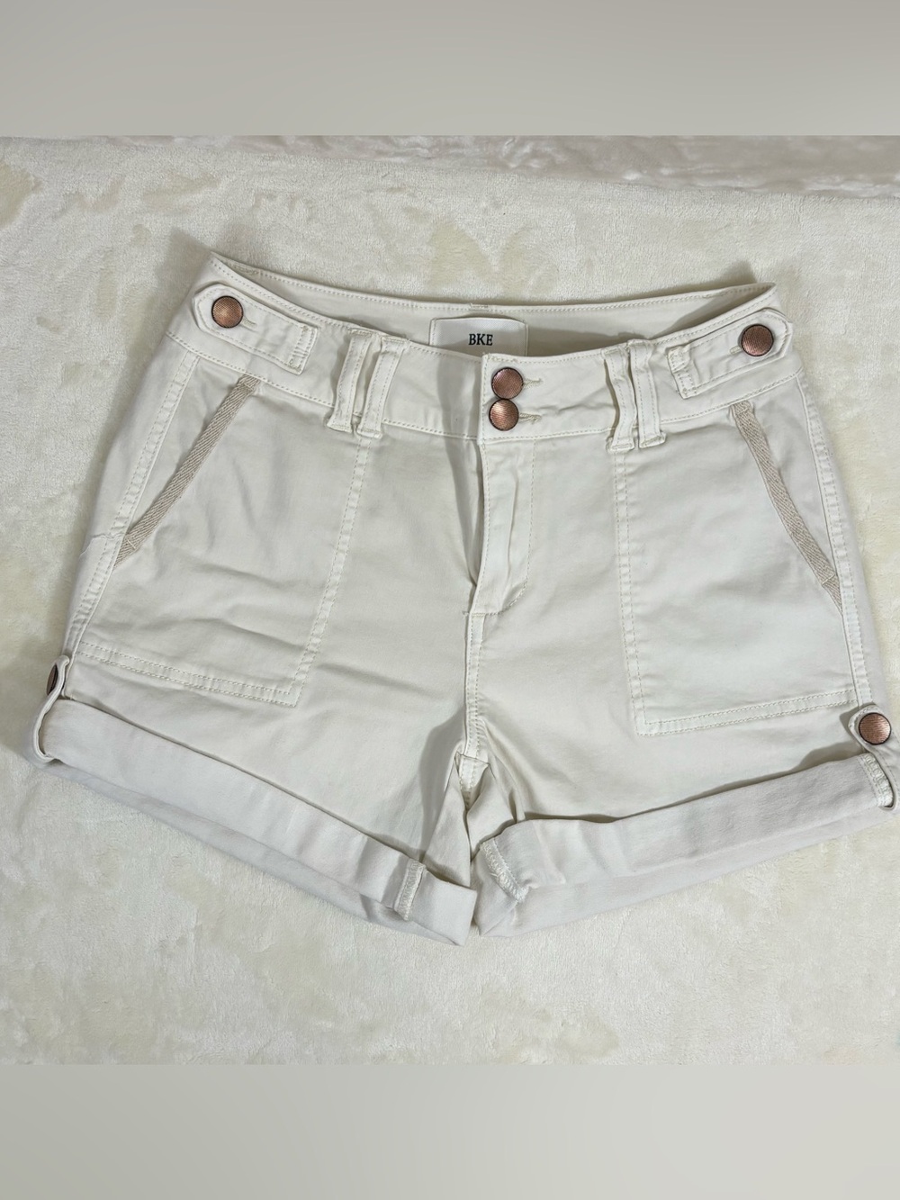 Buckle BKE Payton Stretch Short Women's Cream Button-Front Rolled Hem Size 24